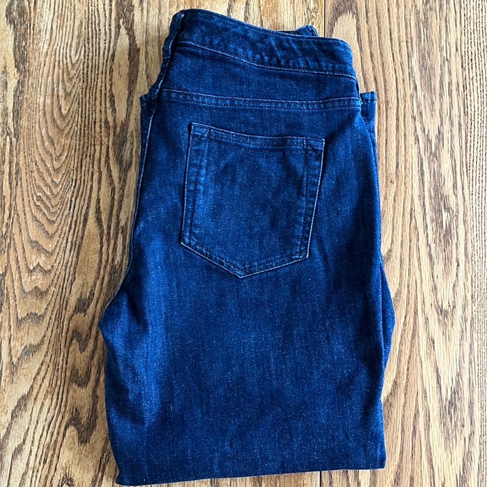 Women’s Eddie Bauer Curvy Crop Blue Jeans Size 8